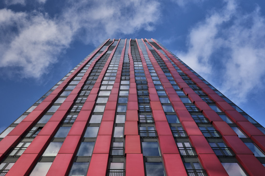 Rotes Hochhaus am Shepmakershavn in Rotterdam