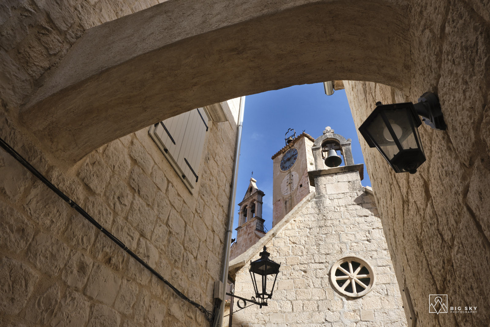 In den Gassen der zauberhaften Altstadt von Omiš
