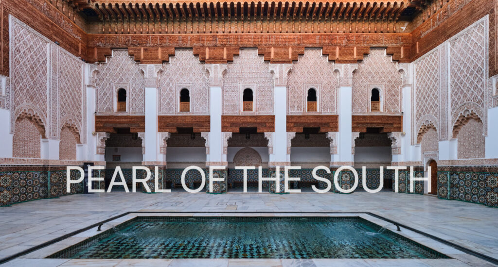 Innenhof der Koranschule (Medersa) Ben Youssef aus dem 14. Jhd. im Herzen der Medina von Marrakesch