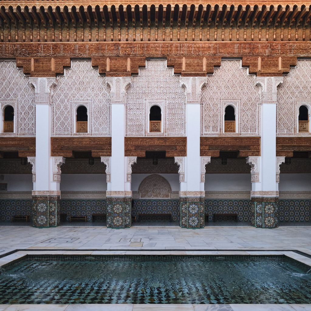 Innenhof der Koranschule (Medersa) Ben Youssef aus dem 14. Jhd. im Herzen der Medina von Marrakesch
