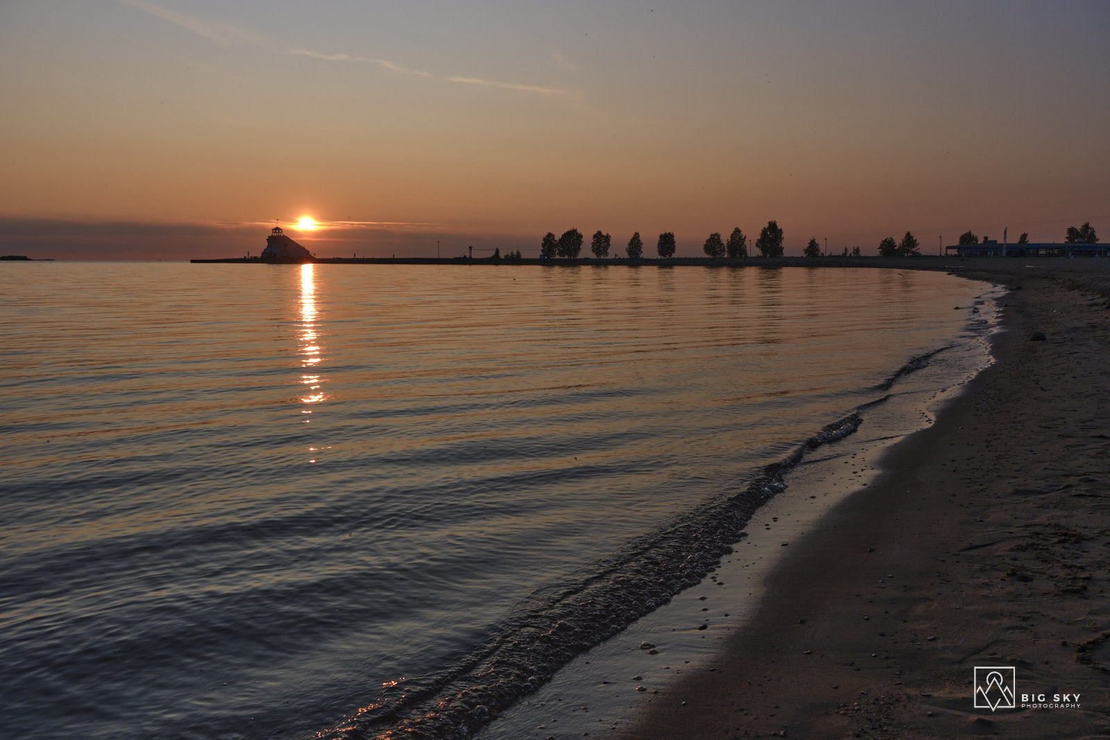 Sonnenuntergang am Strand von Oulu in Finnland