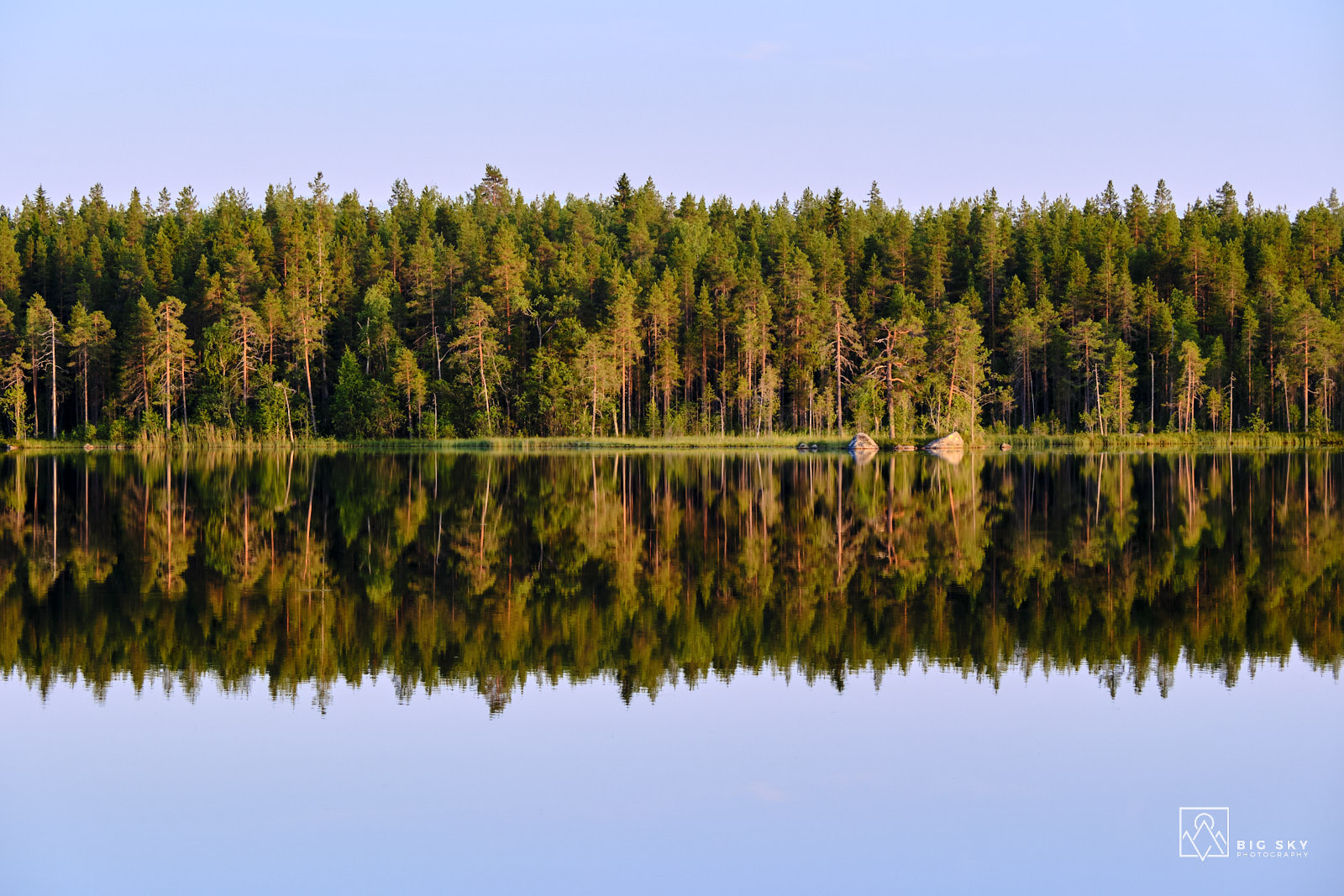 Abendliche Ruhe am See Pieni Koirajaervi im Nationalpark Salamajaerven
