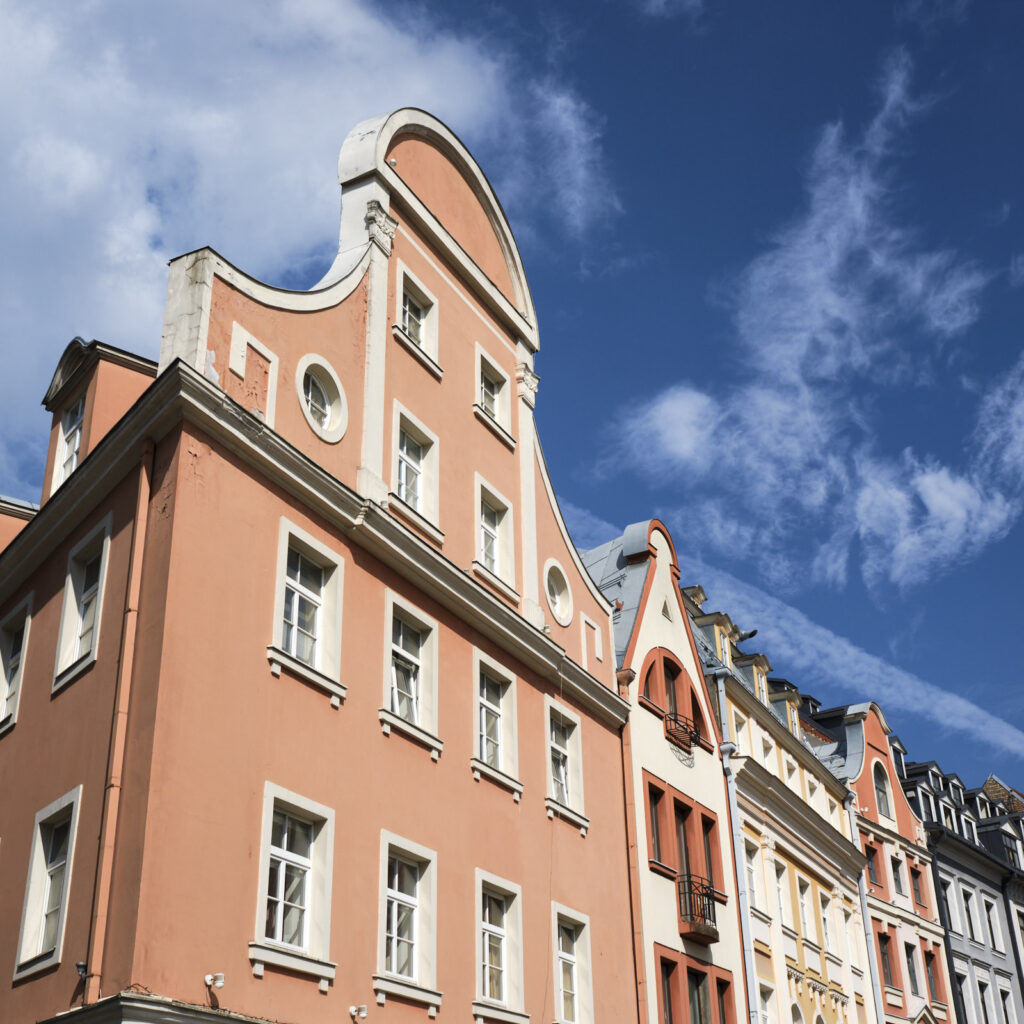 Typische Häuserfassaden in der Altstadt von Riga
