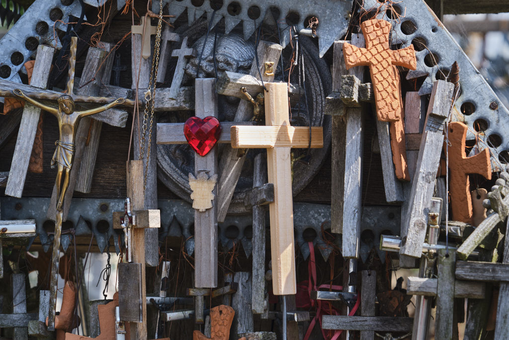 Über 100.000 Kreuze aus Holz, Eisen und vielen anderen Materialien sind auf dem „Berg der Kreuze“ nahe Šiauliai aufgestellt.