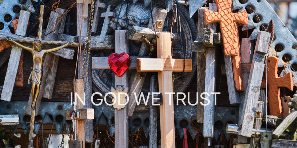 Über 10.000 Kreuze aus Holz, Eisen und vielen anderen Materialien sind auf dem Kryžių Kalnas, dem „Berg der Kreuze“, nahe Šiauliai aufgestellt.