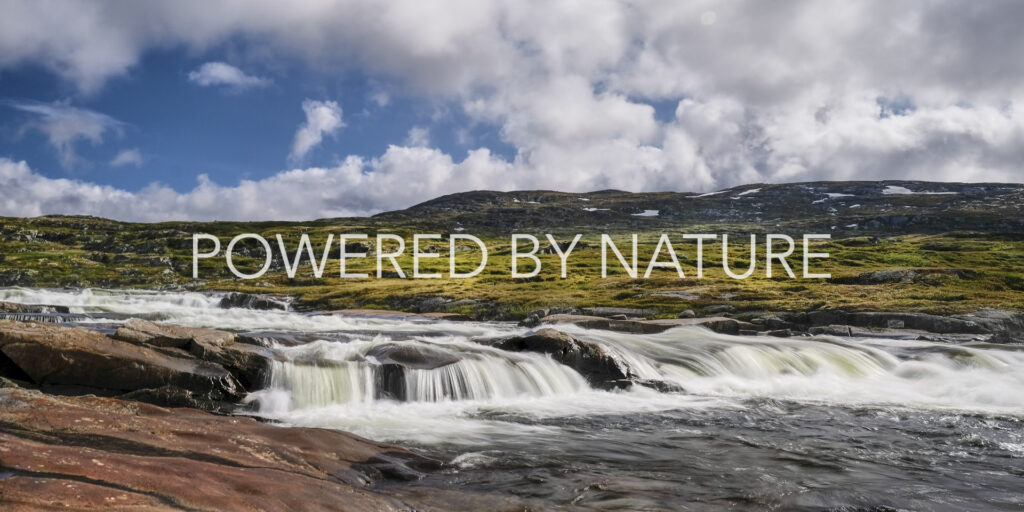 Flusslauf mit kleinen Stromschnellen in der Hardangervidda