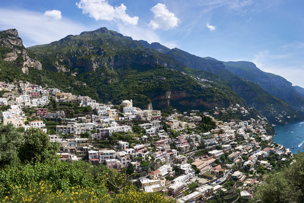Das Städtchen Positano an der wunderschönen 40 km langen Küstenstraße Amalfitana