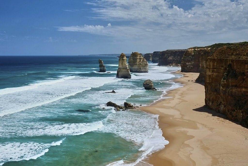 Blick auf die Gesteinsformation "Zwölf Apostel" vor der Südküste Australien
