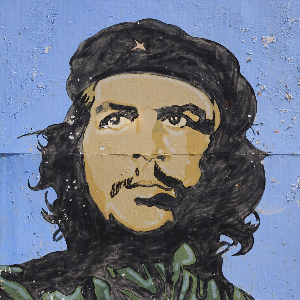 Propaganda-Plakat mit dem Portrait von Ernesto Ché Guevara und dem Slogan "Hasta la Victoria siempre"